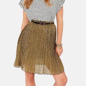 Lulu’s pleated gold skirt